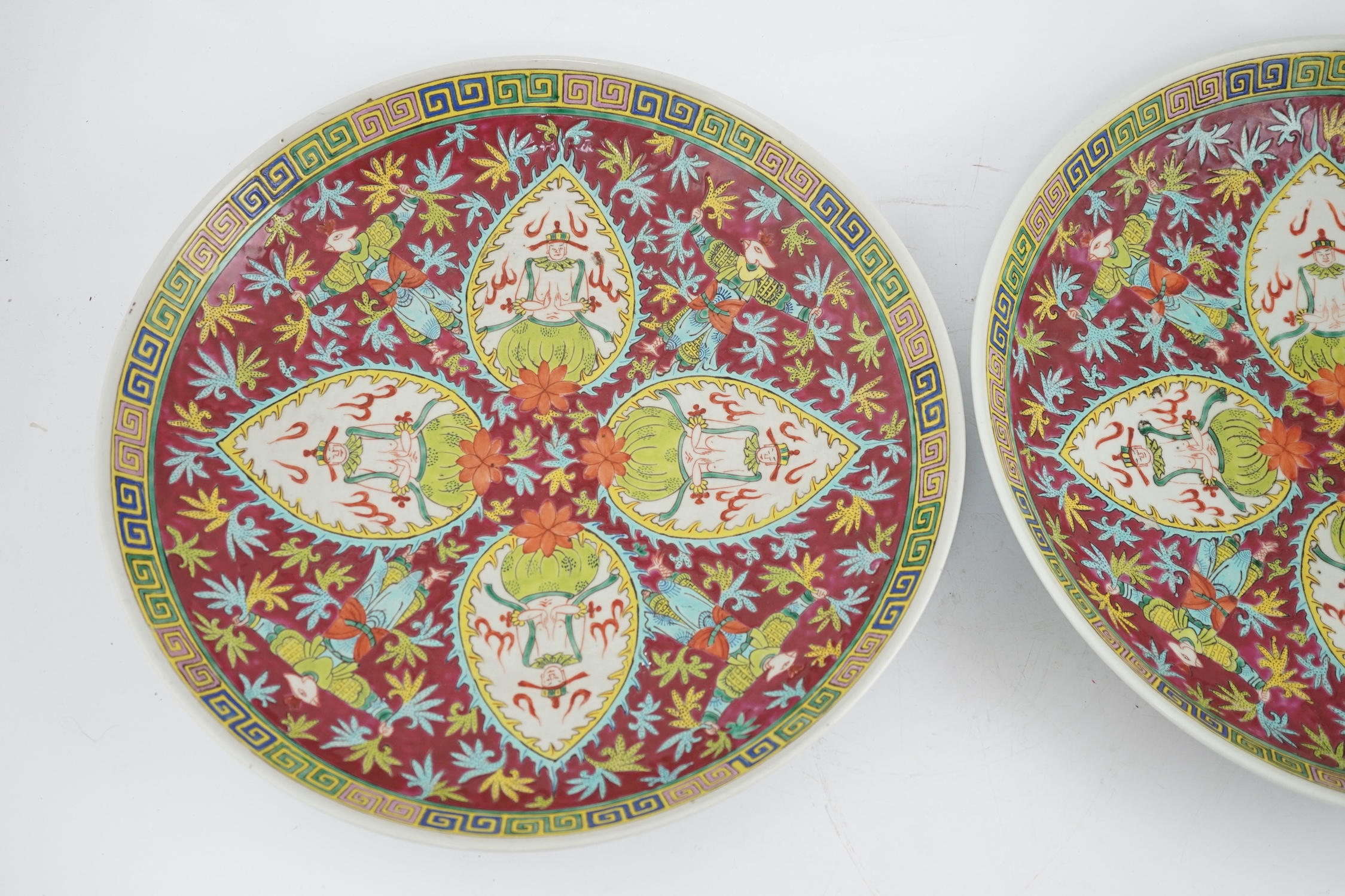 A pair of Chinese Bencharong enamelled porcelain dishes, Republic period, made for the Thai market